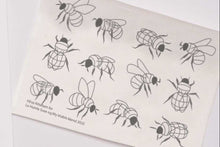 Load image into Gallery viewer, Broderimal: Humler, med La Humla Suse