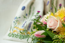 Last inn bildet i Galleri-visningsprogrammet, NYHET! Lær broderi med prosjektbag Engblomster