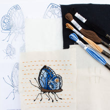 Load image into Gallery viewer, Lapping med broderi - Sommerfugl
