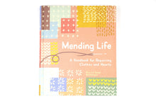 Last inn bildet i Galleri-visningsprogrammet, Bok, Mending Life - a handbook for repairing clothes and hearts, engelsk
