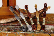 Load image into Gallery viewer, BroderitrÄd, ensfarget, DMC, Farge 208 - 445