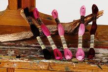 Last inn bildet i Galleri-visningsprogrammet, BroderitrÄd, ensfarget, DMC, Farge 954 - 3685