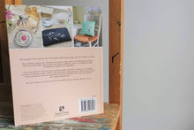 Last inn bildet i Galleri-visningsprogrammet, Bok, Hand Stitched Flower Garden, Yuki Sugashima, engelsk