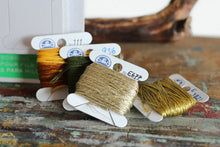 Last inn bildet i Galleri-visningsprogrammet, Vinsler/Bobbiner - pappkort til broderitråd, DMC