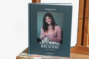 Bok, Moderne Broderi på strikk og klær av Warunee Bolstad - Plystre (norsk)