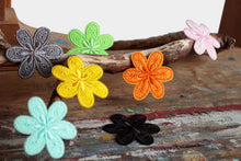 Last inn bildet i Galleri-visningsprogrammet, Strykemerker, blomst, 4,5 x 4 cm