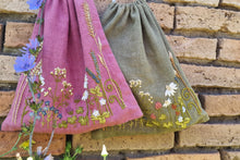 Last inn bildet i Galleri-visningsprogrammet, WORKSHOPS - Broderi, med prosjektbag markblomst
