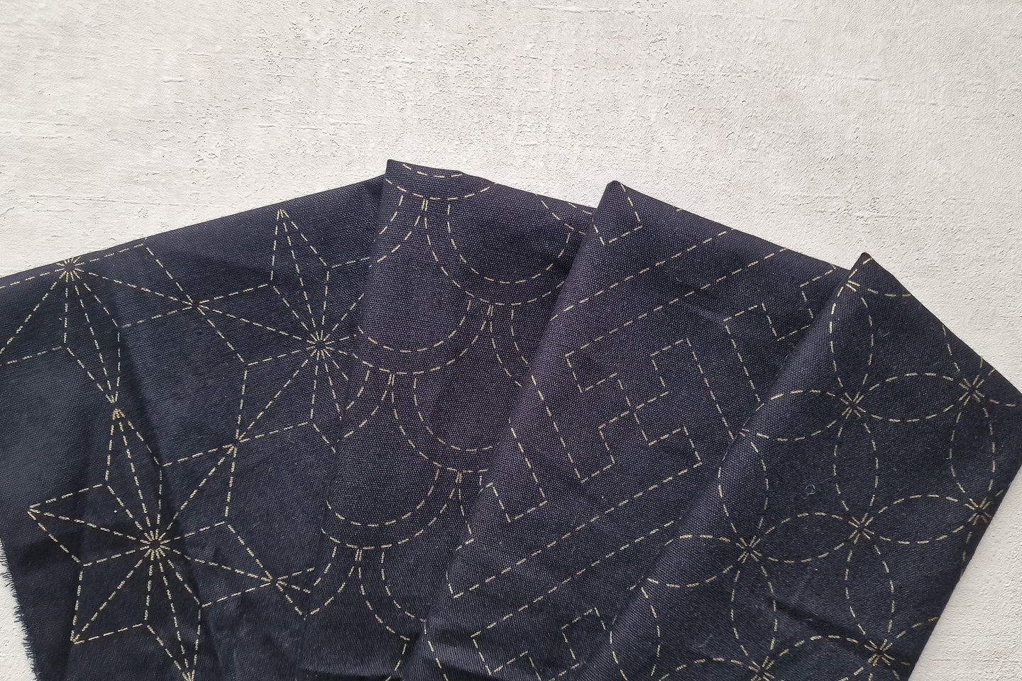 Sashikoprintet stoff for broderi, 100% bomull - smale mønster