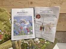 Load image into Gallery viewer, Materialpakke med opptak av webinar - Lær broderi med prosjektbag markblomst
