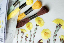 Last inn bildet i Galleri-visningsprogrammet, Embroidery template, Mend the World, Mend for Nature, Coltsfoot, Digital Download
