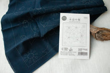 Load image into Gallery viewer, Hanafukin sashiko, marineblå
