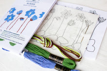 Load image into Gallery viewer, Broderisett: Blåveis
