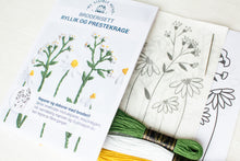 Last inn bildet i Galleri-visningsprogrammet, Broderisett: Ryllik og Prestekrage
