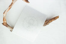 Load image into Gallery viewer, Vannløselige broderimaler: Rutenett 5 x 5 mm, A6 og A5
