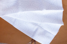 Load image into Gallery viewer, Hanafukin sashiko, hvit
