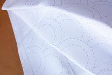 Load image into Gallery viewer, Hanafukin sashiko, hvit

