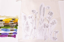 Last inn bildet i Galleri-visningsprogrammet, NYHET! Lær broderi med prosjektbag Engblomster (forhåndssalg)
