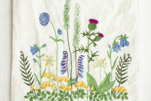 Last inn bildet i Galleri-visningsprogrammet, NYHET! Lær broderi med prosjektbag Engblomster
