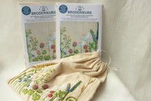 Load image into Gallery viewer, Materialpakke med opptak av webinar - Lær broderi med prosjektbag markblomst
