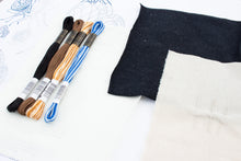 Load image into Gallery viewer, Lapping med broderi - Sommerfugl
