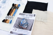 Load image into Gallery viewer, Lapping med broderi - Sommerfugl
