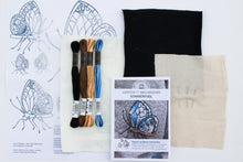 Load image into Gallery viewer, Lapping med broderi - Sommerfugl

