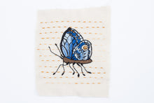 Load image into Gallery viewer, Lapping med broderi - Sommerfugl
