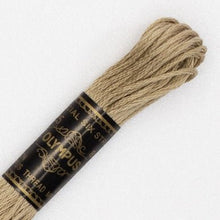 Last inn bildet i Galleri-visningsprogrammet, Forhåndssalg: Moulinégarn, broderitråd, Olympus fargenr 700-900 (rød/brun)
