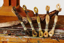 Load image into Gallery viewer, Broderitråd, ensfarget, DMC, Farge 699 - 819

