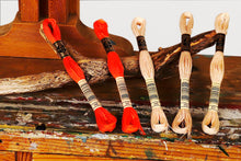 Load image into Gallery viewer, Broderitråd, ensfarget, DMC, Farge 820 - 951
