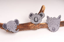 Last inn bildet i Galleri-visningsprogrammet, Strykemerker, Grå dyrehoder, elefant, koala, sau, 6 x 5 cm
