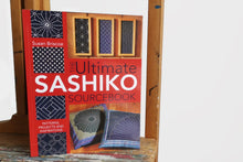 Load image into Gallery viewer, Bok, The Ultimate SASHIKO Sourcebook, Susan Briscoe (engelsk)
