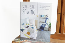 Load image into Gallery viewer, Bok, Wabi Sabi Sewing av Karen Lewis (engelsk)
